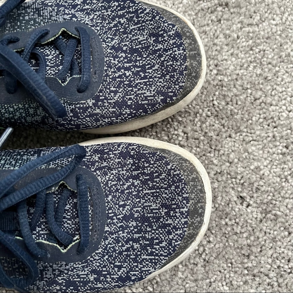 Youth Nike Sneakers - Picture 4 of 7